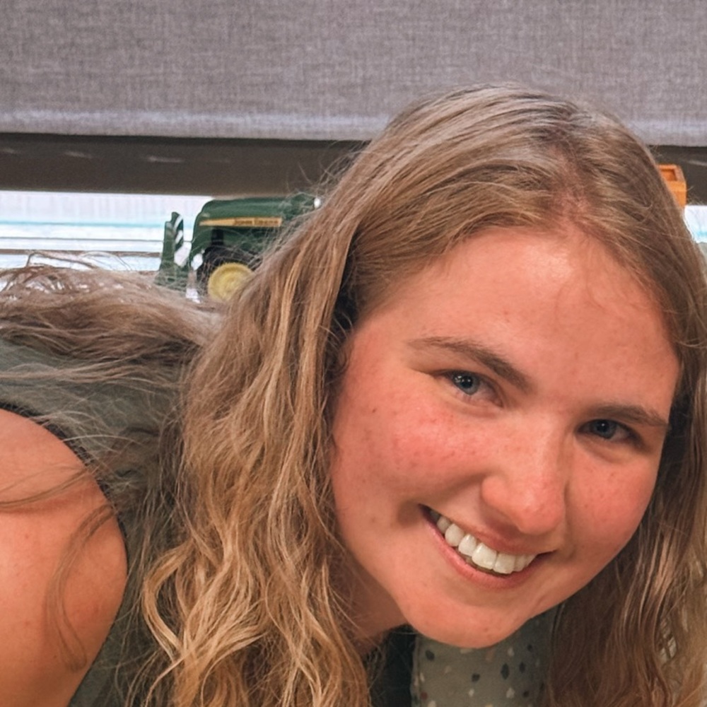 Meet your Posher, Kayla